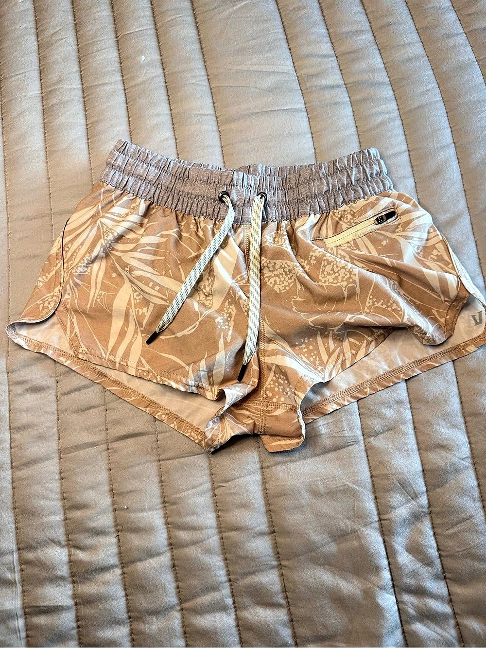 Vuori Floral Athletic Shorts Brown & White XS